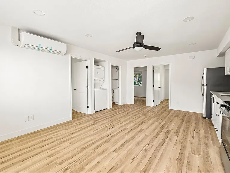 The Crest |NEWLY Renovated Studios, Lofts, 1, 2 & 3 Bedroom Homes Near the Beach — Photo 61