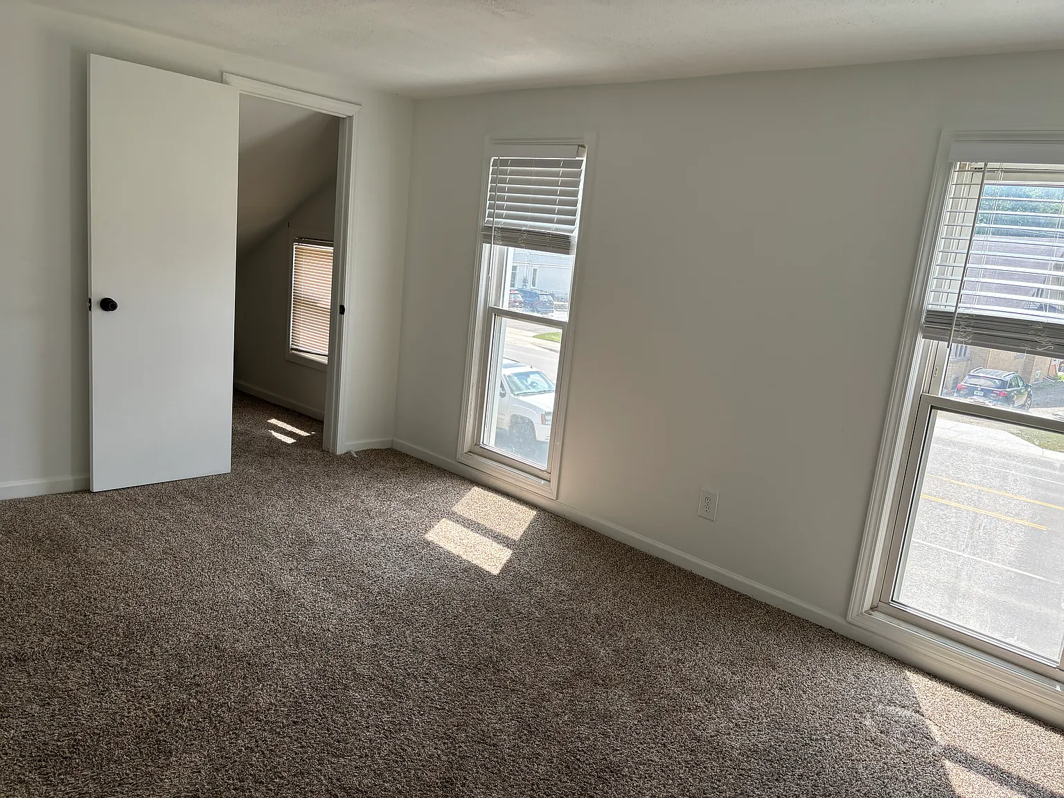 2 bed, 700 sqft, $800 — Photo 3