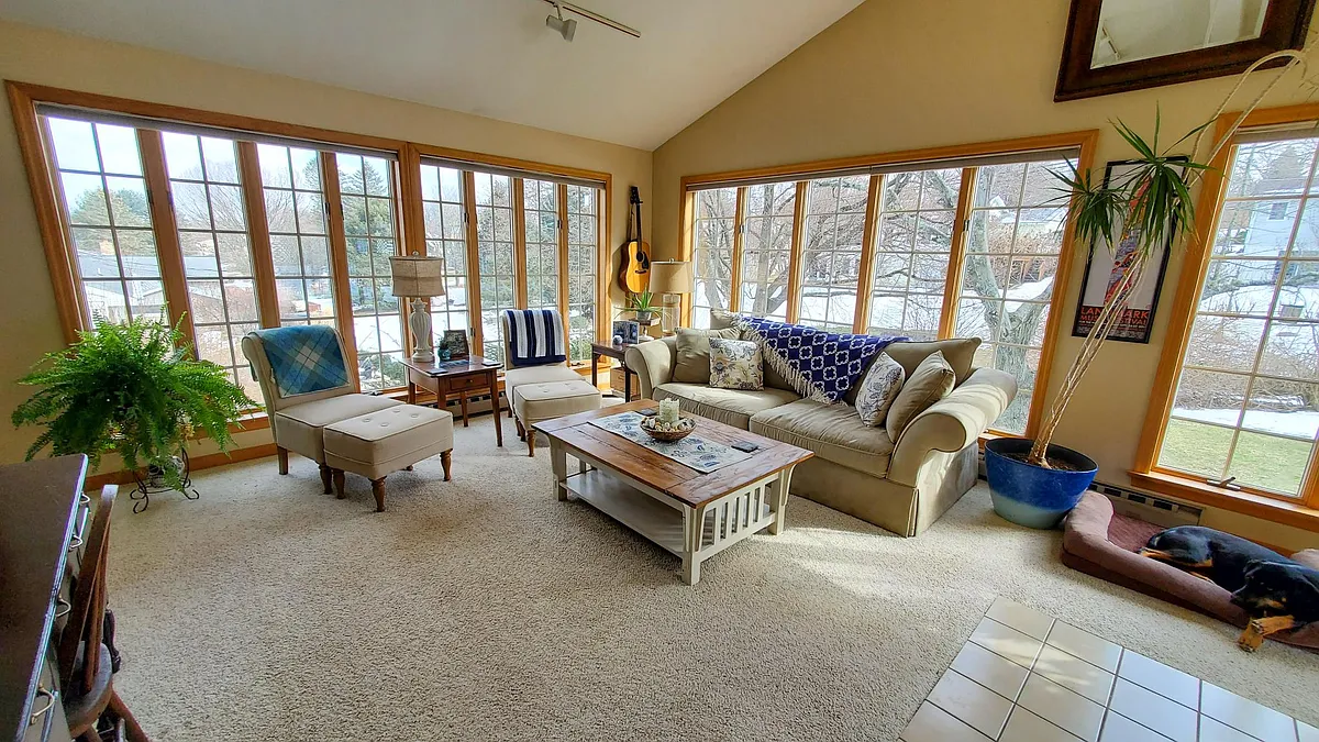 Sunroom - 122 E Marylyn Ave