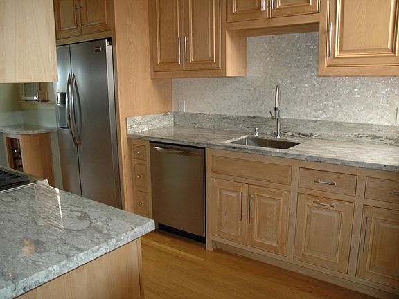 5th image of 768 Church St APT 3