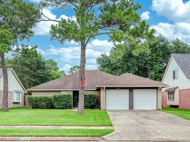 6818 Brockington Dr — Photo 1