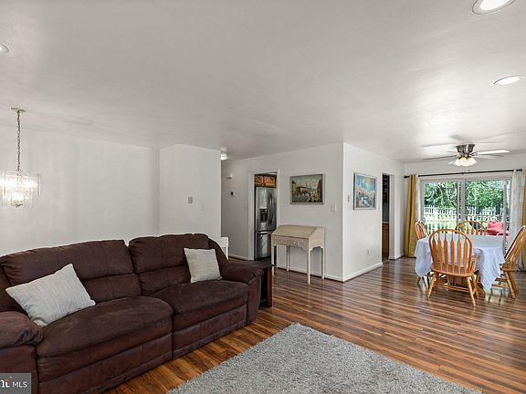 4th image of 6233 White Oak Dr