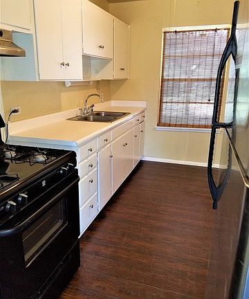 4th image of 422 E Rampart Dr