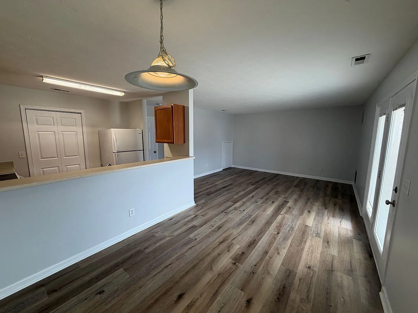 2 Bedroom, Freshly Painted, New LVP and Carpet! Fresh and Ready! — Photo 2