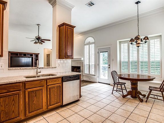 5th image of 308 Hawthorne Dr