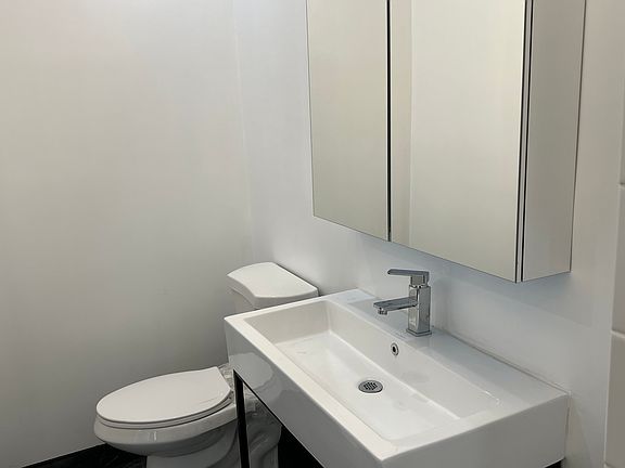 5th image of 14228 Erwin St #7