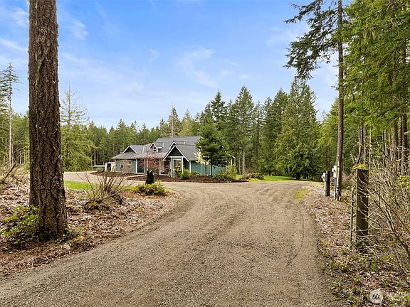 2nd image of 1343 Lewis Road W