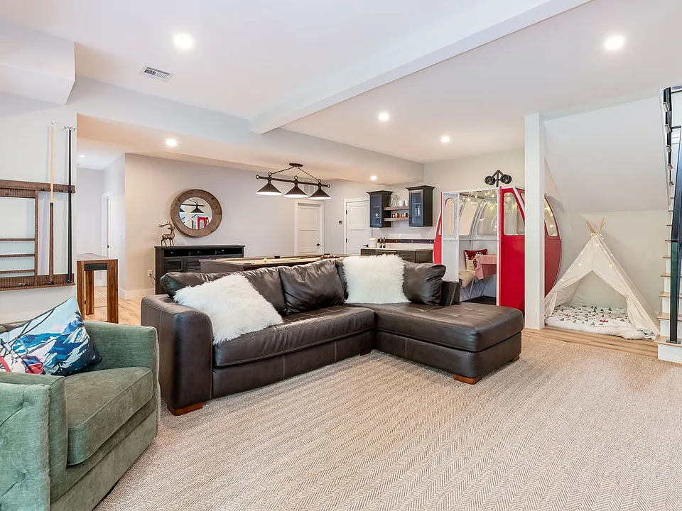 11 Friendship Ct #2-ID1571353P