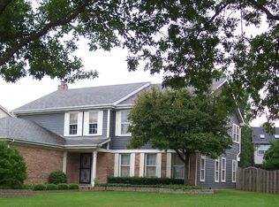 330 Woodside Dr, Bloomingdale, IL 60108