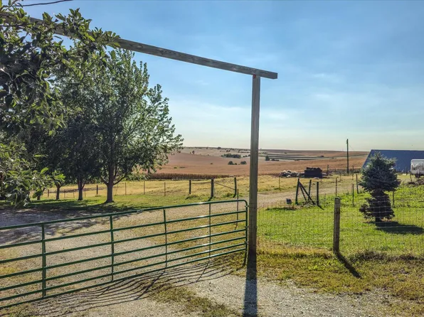 19433 420th St, Oakland, IA 51560