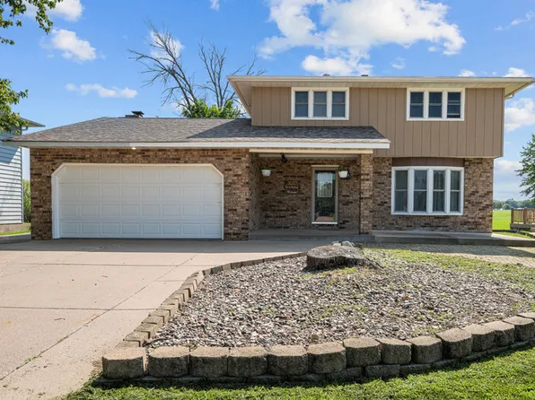 3027 Kelling St, Davenport, IA 52804