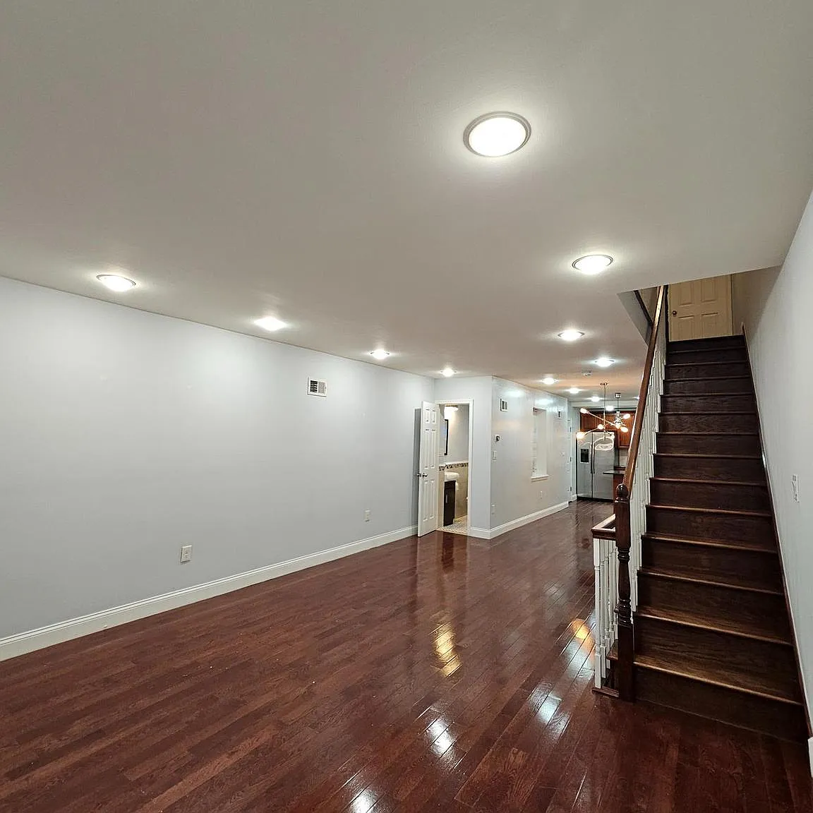 3 bed, 1.5 bath, 1176 sqft, $2,000 — Photo 4