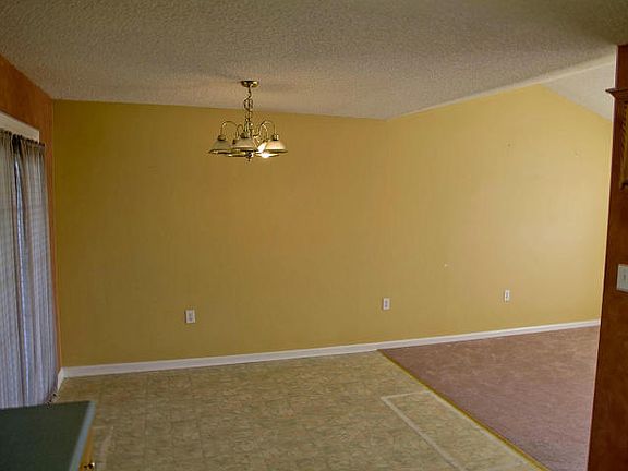 4th image of 3710 Hillcrest Dr