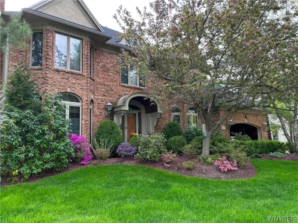 8127 Floss Ln, East Amherst, NY 14051