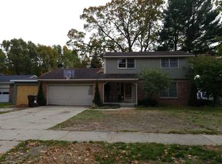 908 Seminole Ave, Ludington, MI 49431