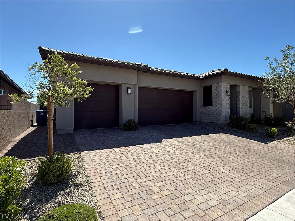 3 bed, 2.5 bath, 2363 sqft, $3,980 — Photo 3