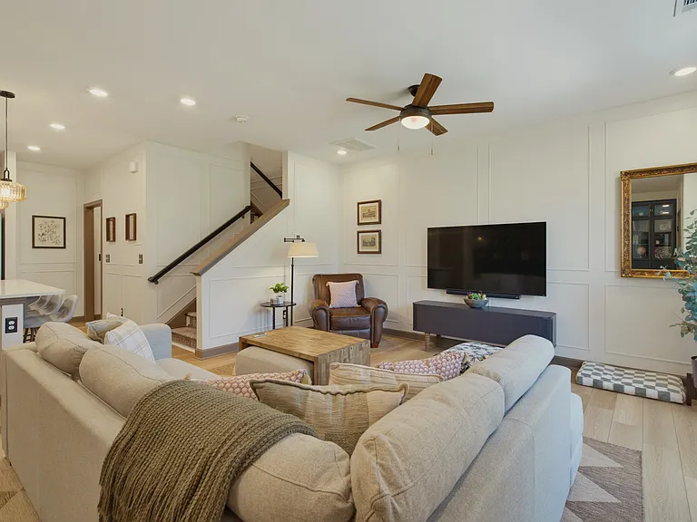 1517 Irving Hill Dr — Photo 5