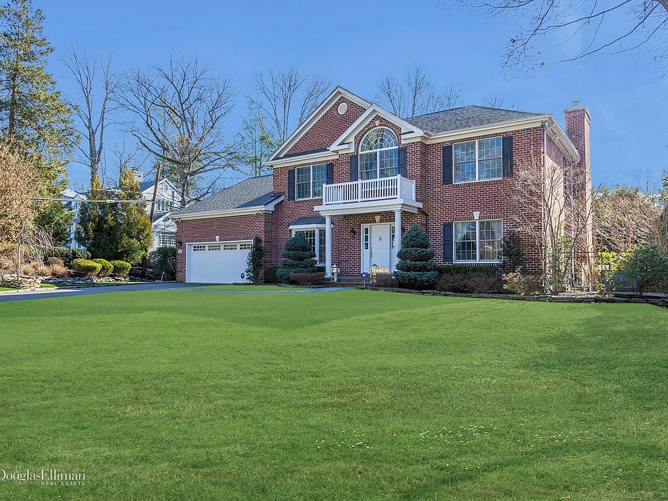 1st image of 258 Dogwood Ln