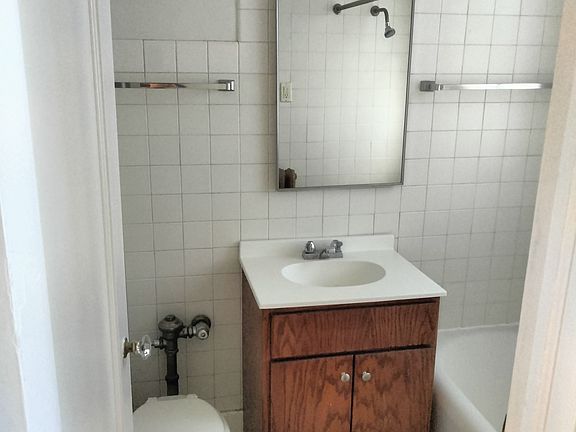 3rd image of 1021 1/2 S Oak Park Ave APT 1A