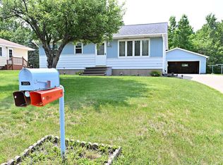 2012 E 31st St, Hibbing, MN 55746