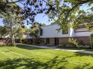 400 Woodsworth Rd #390, Toronto, ON M2L2T9