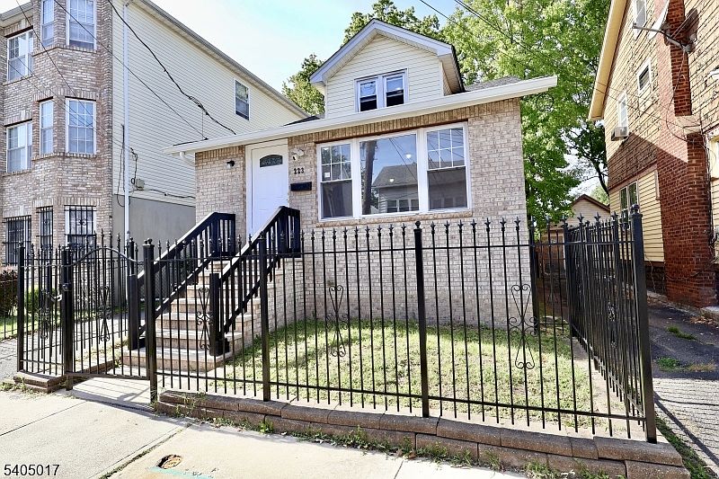 1st image of 223 W End Ave
