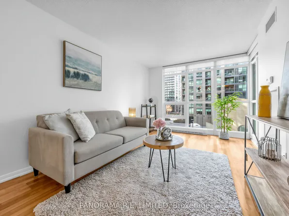 231 Fort York Blvd #306, Toronto, ON M5V 1B2
