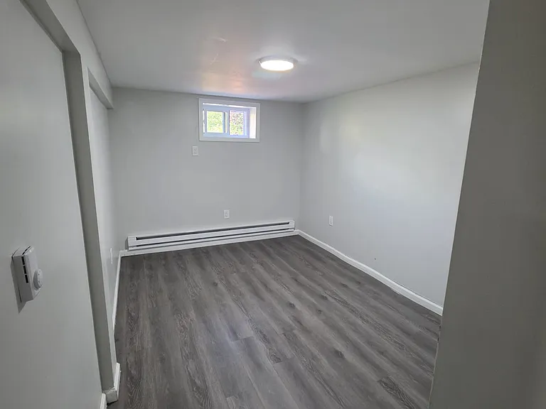 60 Bedford Ter #BASEMENT — Photo 1