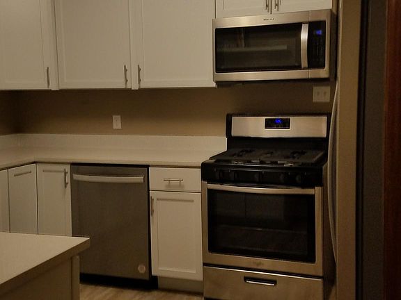 4th image of 1640 Warwick Ave