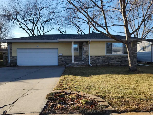 1740 Idlewood Ln, Grand Island, NE 68803