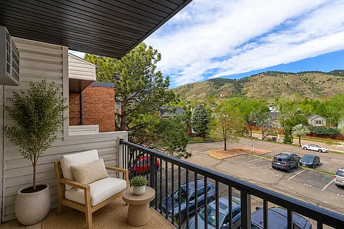 1400 Golden Cir Photo 1