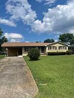 3 bed, 2.0 bath, 2324 sqft, $2,300 — Photo 1
