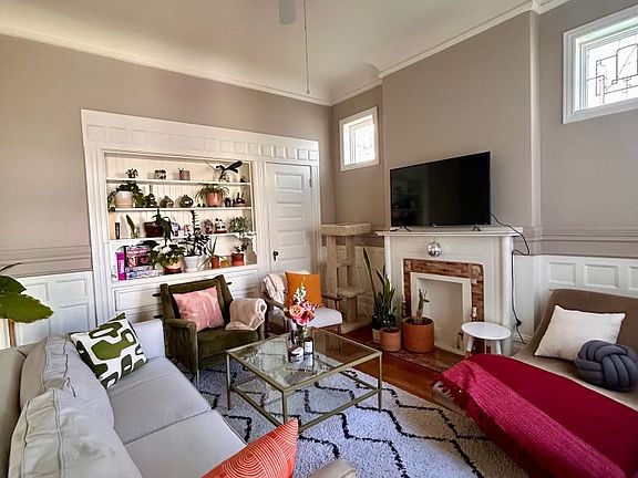 This is photo of same room as last one with different renters decorated diffetntly - but you see better view of room - huge windows to the right you don't see