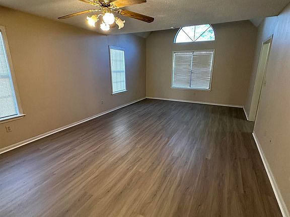 2nd image of 4105 Kents Pl