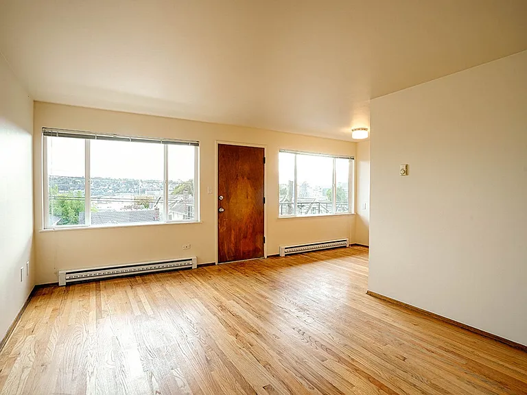 Dolores Manor Apartments — Photo 18
