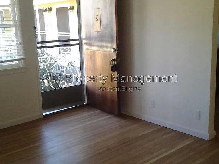 1702 W Victory Blvd — Photo 6