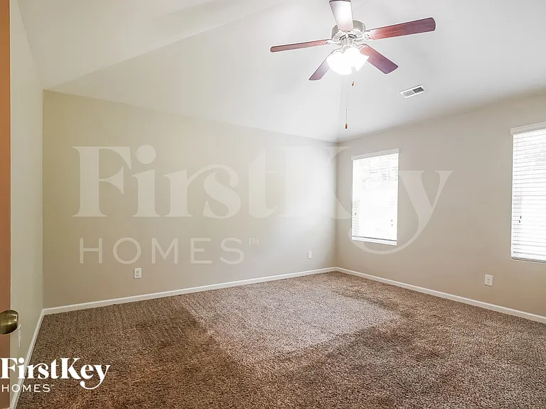 4631 Woodford Cir — Photo 15