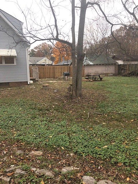 1st image of 1006 E Vine St