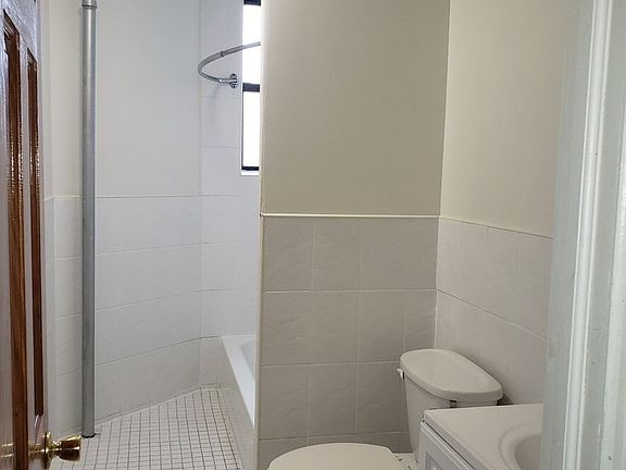 5th image of 353 Marion St APT 2R