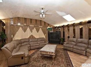 602 Wyngate Dr E, Valley Stream, NY 11580