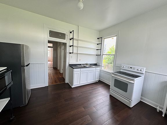 3rd image of 834 Rivermont Ave
