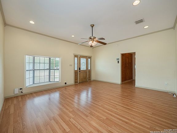 5th image of 452 River Springs Dr