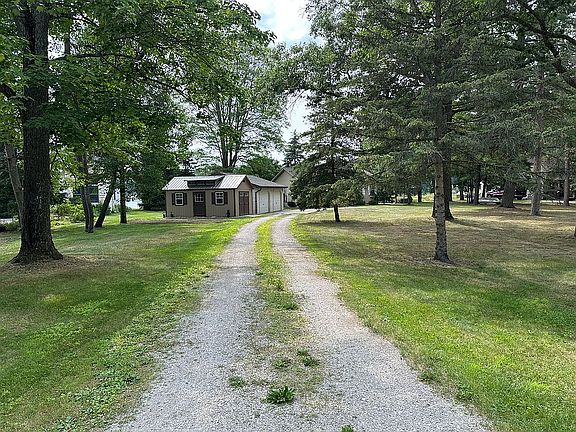 3rd image of 2263 Essex Rd