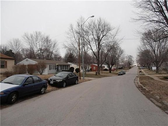 2nd image of 1205 N Cedar Crest Dr