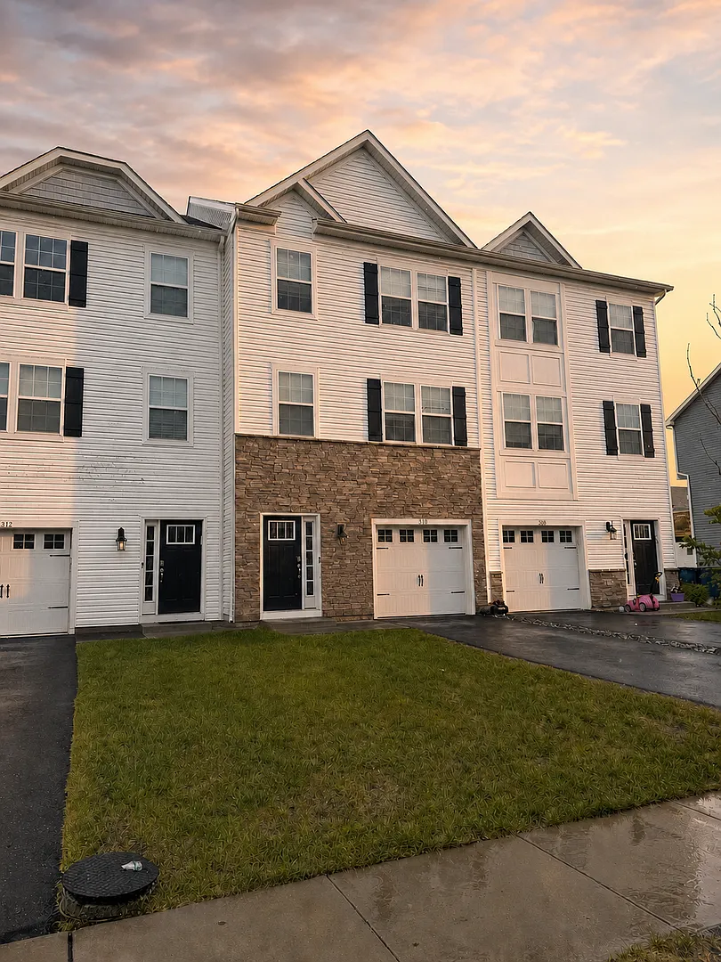 4-Bedroom Townhouse in Jackson — Photo 1