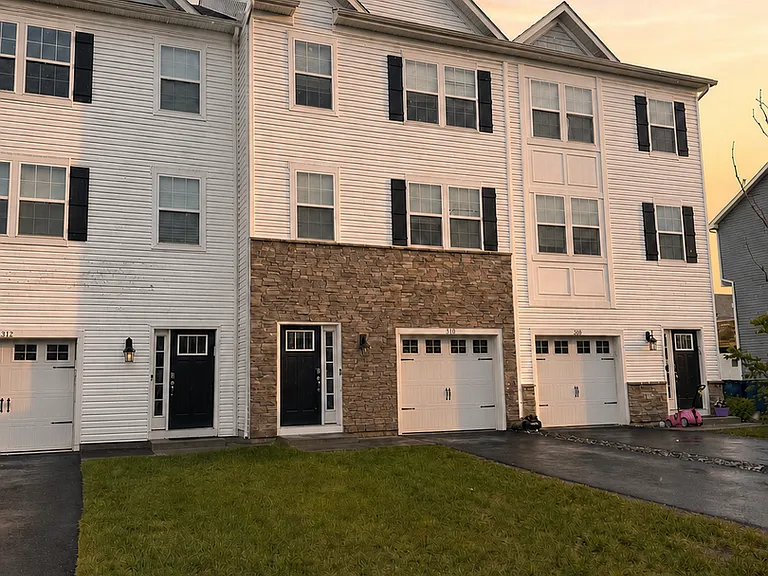 310 Mantoloking Dr — Photo 1