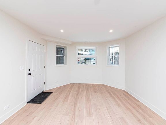 2nd image of 2825 N Rockwell St #G