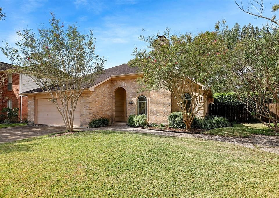 1st image of 623 Woodlake Cir