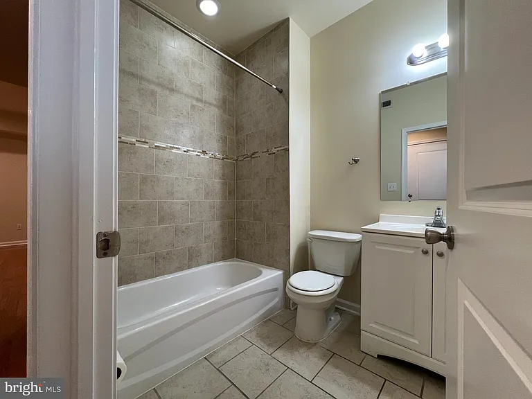 1516 W Diamond St #D — Photo 7