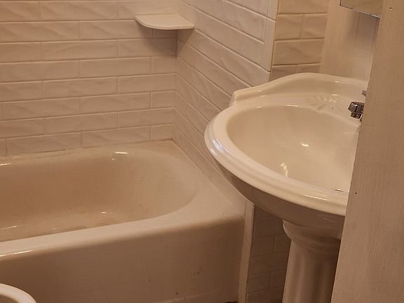 4th image of 35 Watchung Ave Floor 1